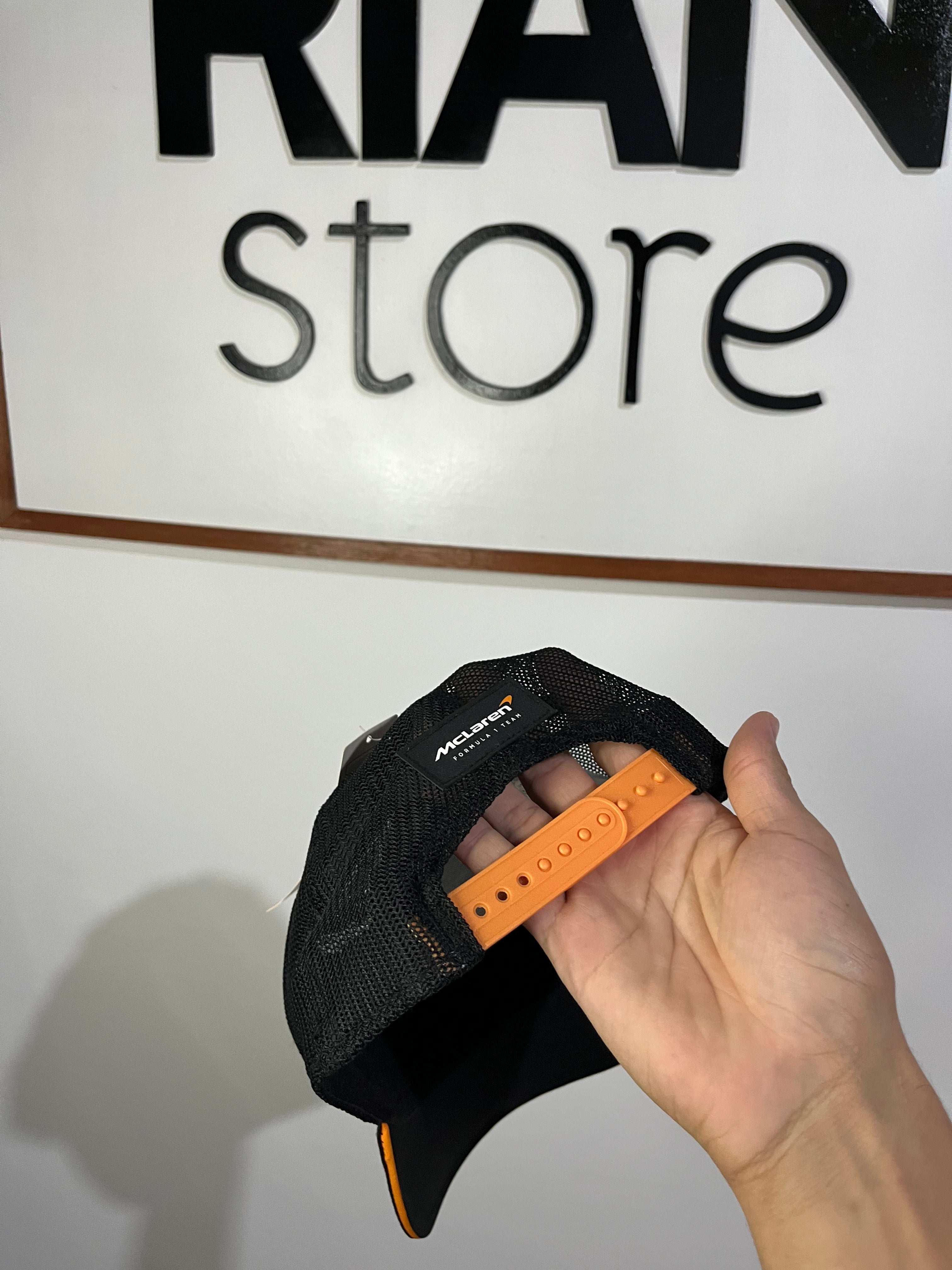 Boné New Era McLaren F1 Team Ajustável Aba Curva- Preto