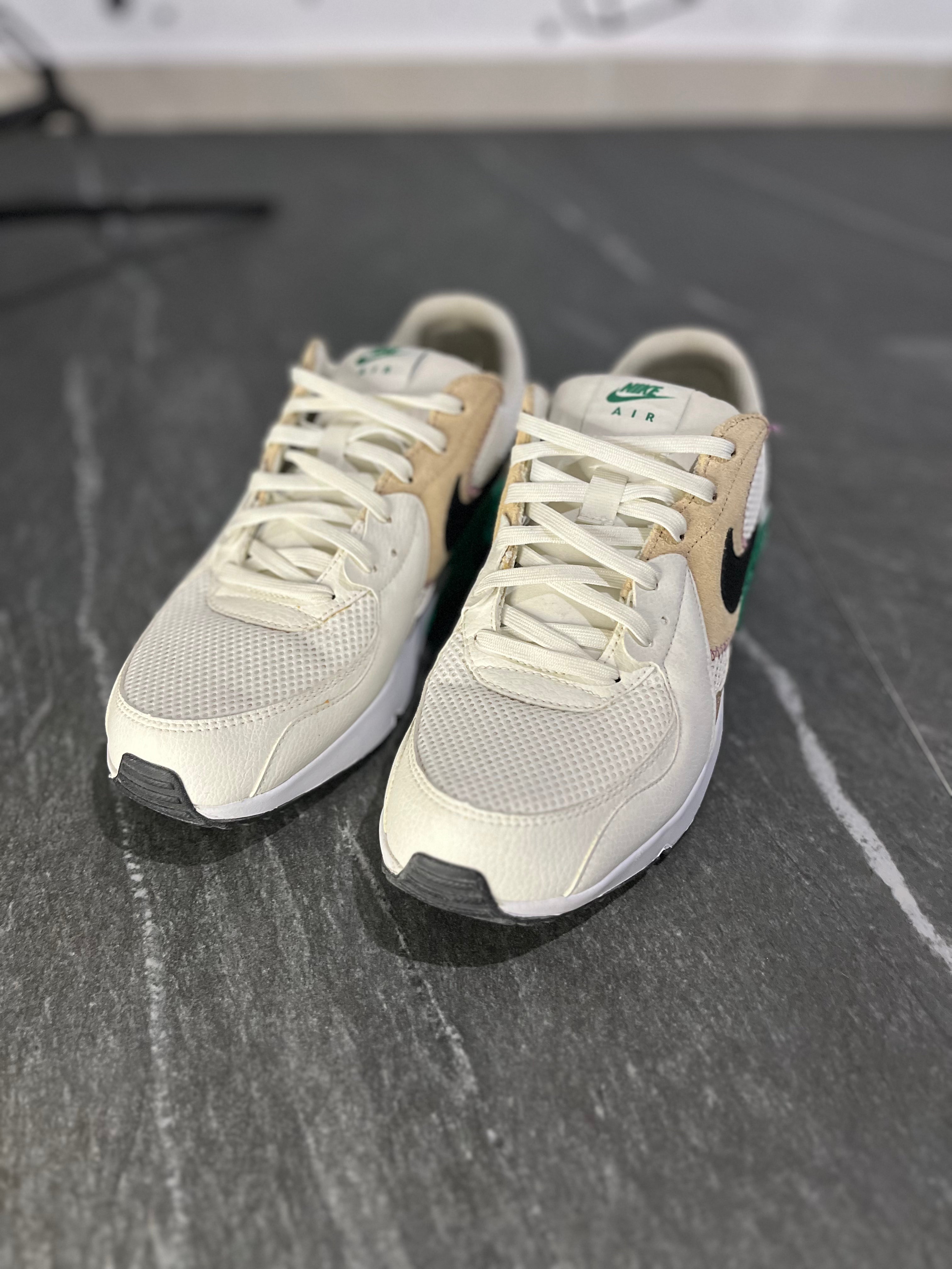 Tênis Nike Air Max Excee - Bege