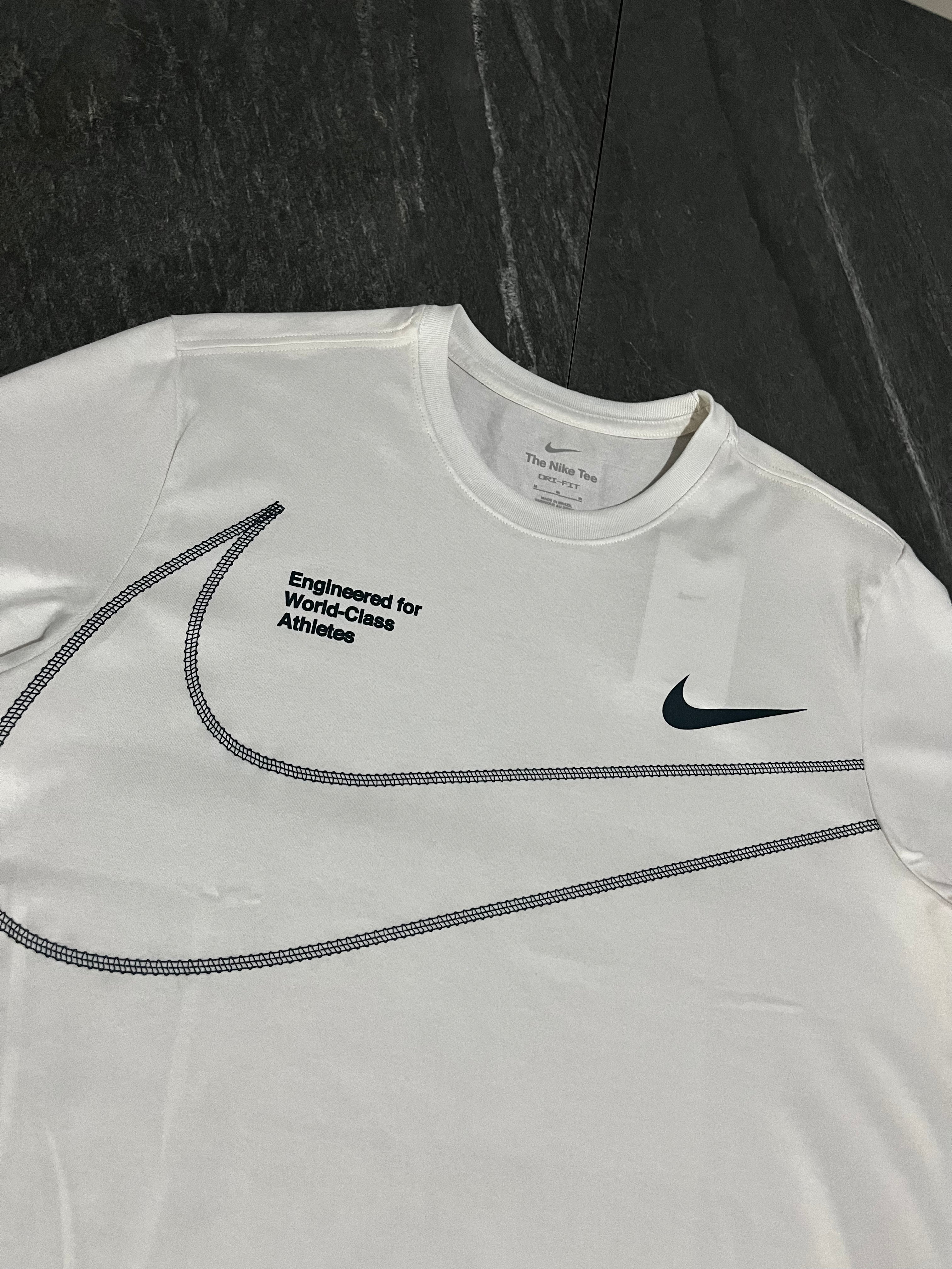 Camiseta Nike Swoosh Branca