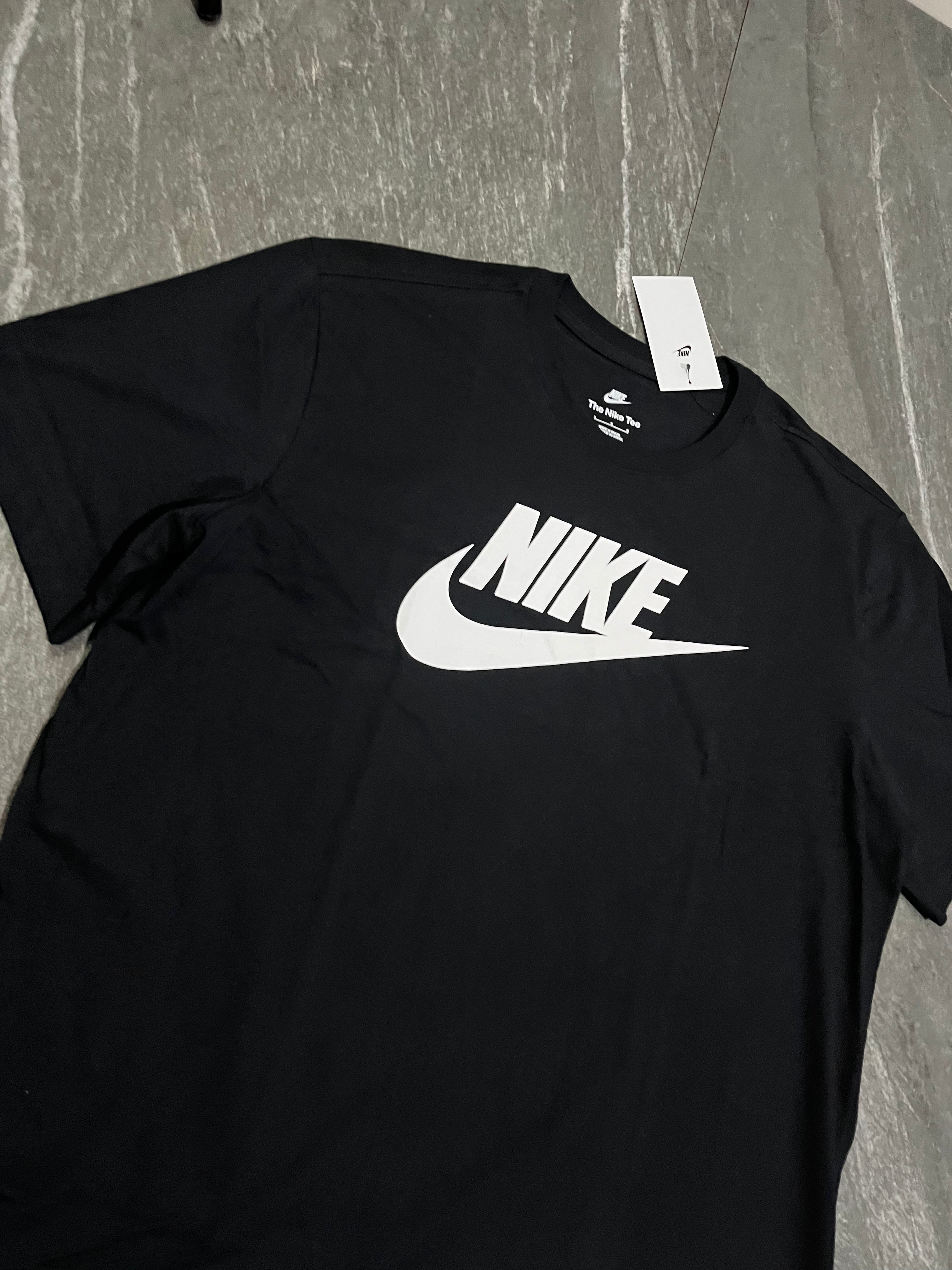 Camiseta Nike Sportwear Preta