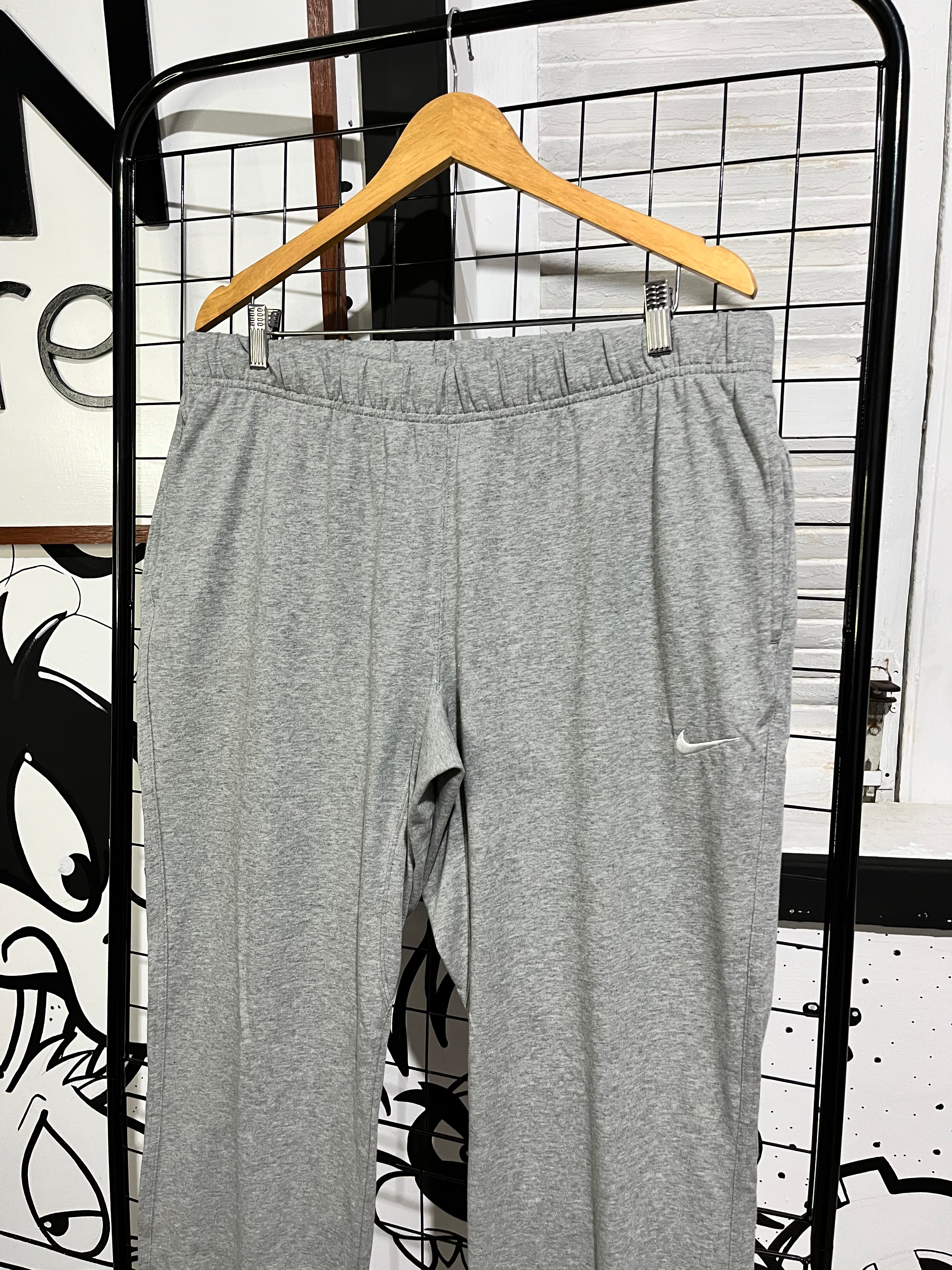 Calça Moletom Nike Swoosh Cinza