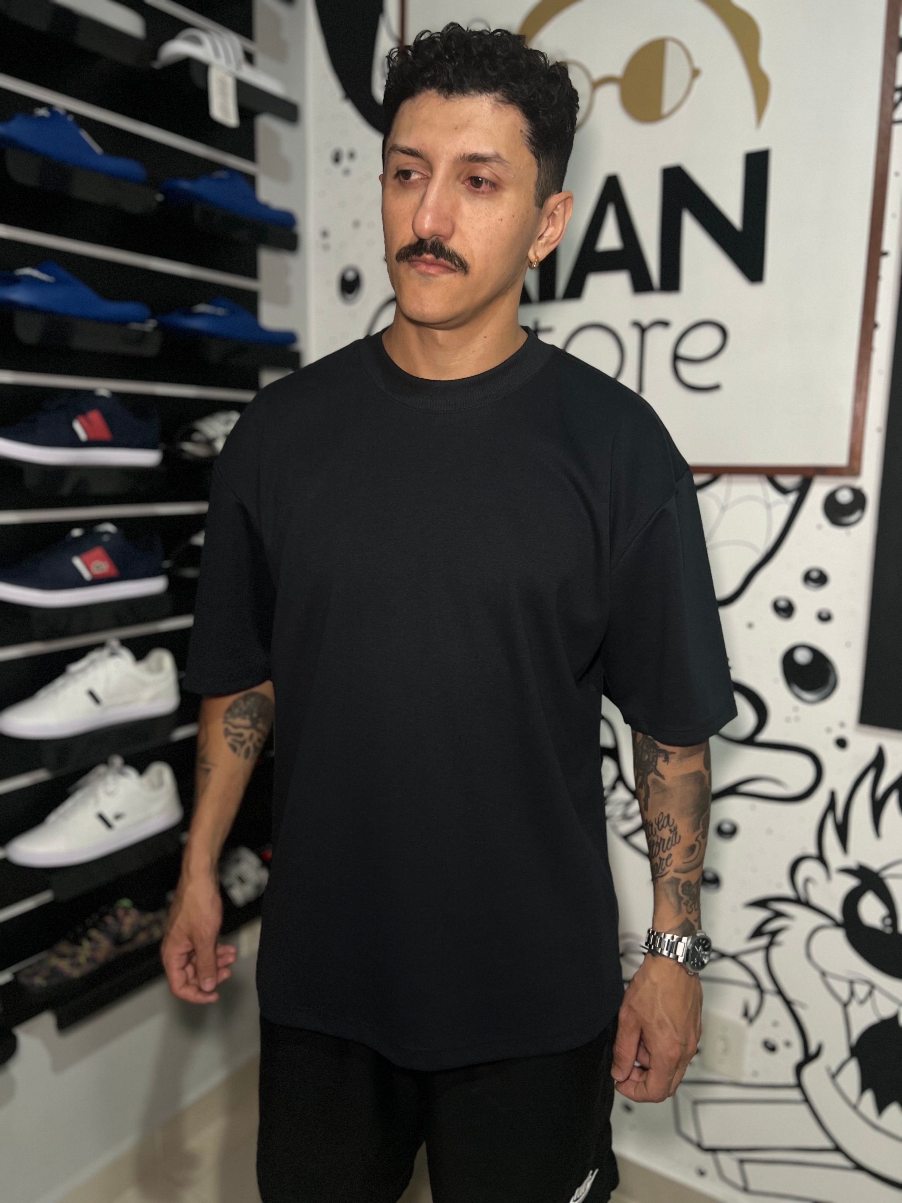 Camiseta Oversized Suedine - Preta